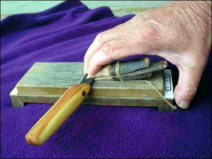 Knife clearance sharpening jig